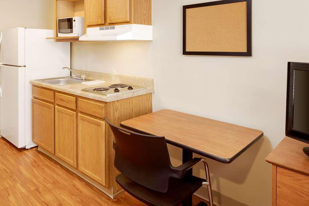 Extended Stay America Select Suites - Kansas City - South - I-49 Стая снимка