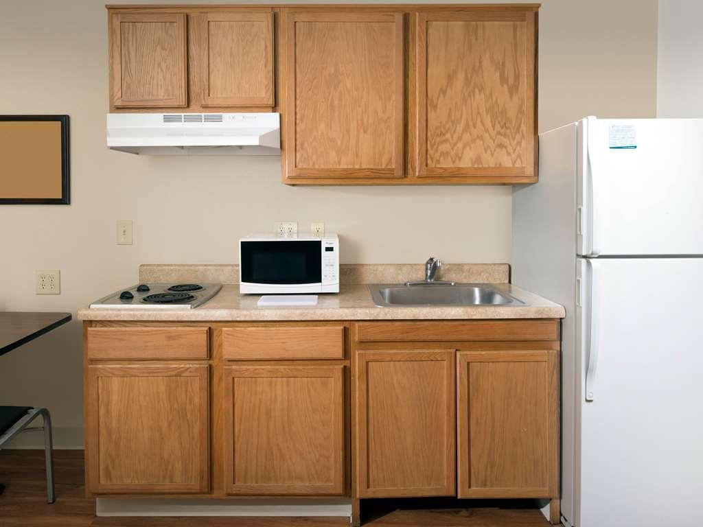 Extended Stay America Select Suites - Kansas City - South - I-49 Стая снимка