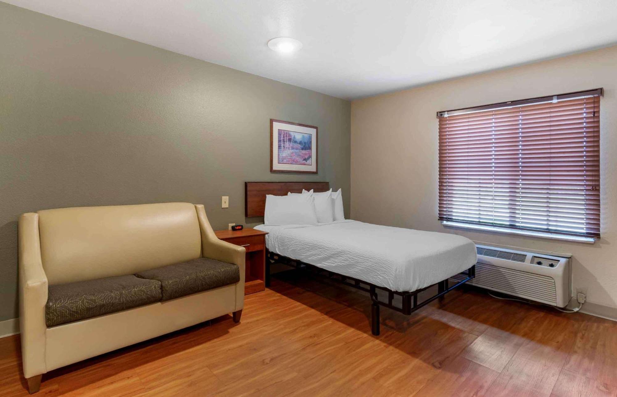Extended Stay America Select Suites - Kansas City - South - I-49 Екстериор снимка