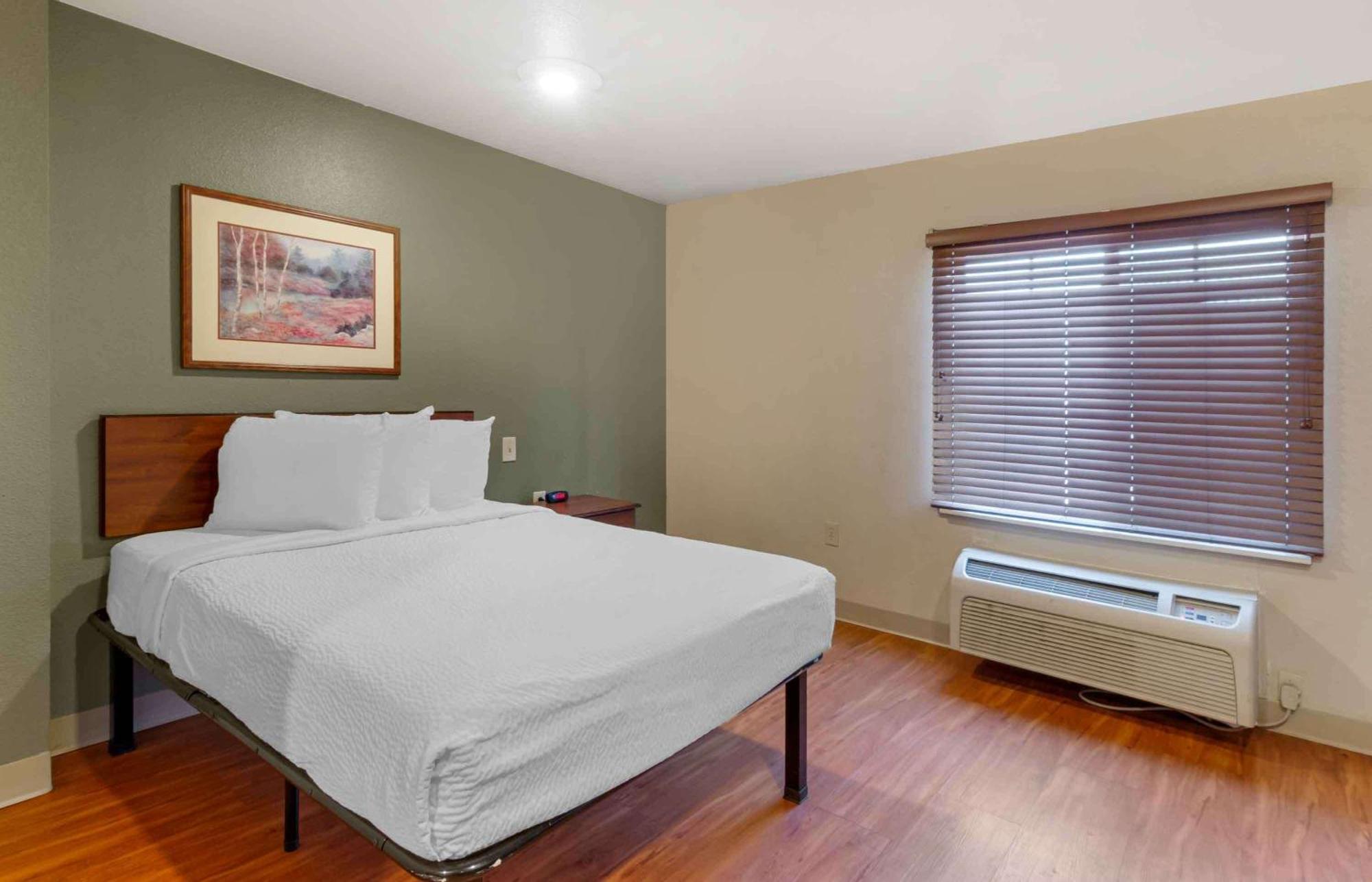 Extended Stay America Select Suites - Kansas City - South - I-49 Екстериор снимка