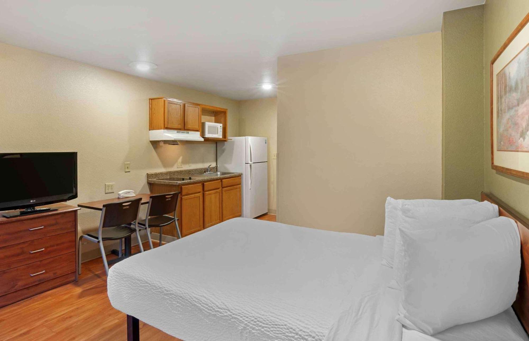 Extended Stay America Select Suites - Kansas City - South - I-49 Екстериор снимка