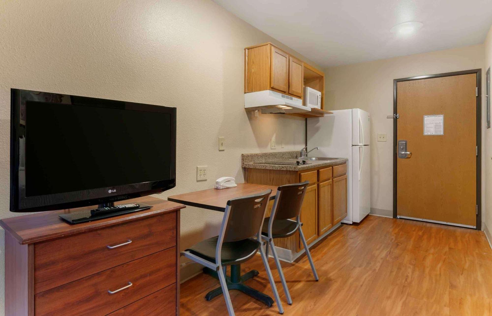 Extended Stay America Select Suites - Kansas City - South - I-49 Екстериор снимка